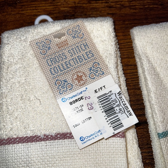 Two Vintage Charles Craft Cross Stitch Collectible Small Handheld Towels - Picture 5 of 12